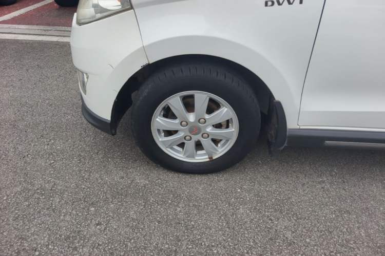 Used Wuling Hongguang 2014 1.5L S Comfort Model Left Front Wheel Hub