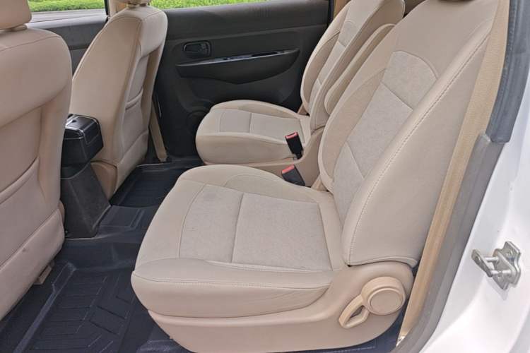 Used Wuling Hongguang 2014 1.5L S Standard Version Left Rear Seat