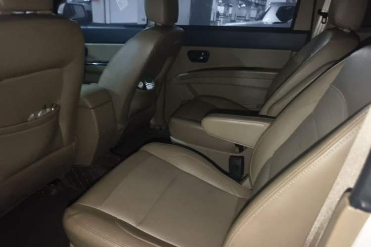 Used Wuling Hongguang 2014 1.5L S Automatic Luxury Model Left Rear Seat