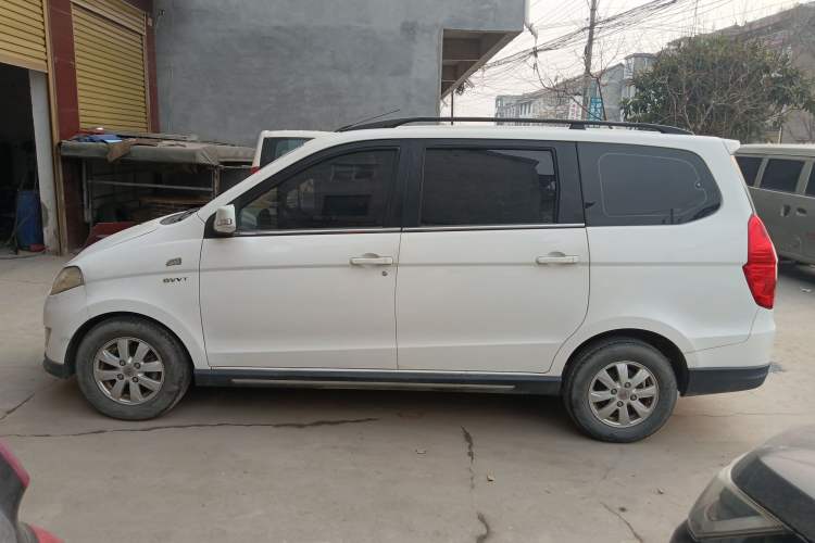Used Wuling Hongguang 2014 1.5L S Automatic Comfort Edition Left Side