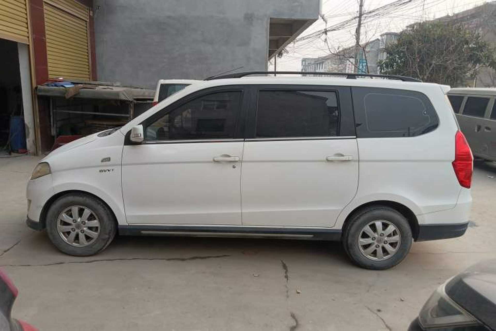Used Wuling Hongguang 2014 1.5L S Automatic Comfort Edition Left Side
