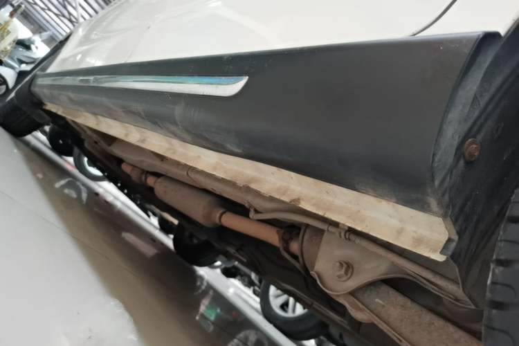 Used Wuling Hongguang 2014 1.5L S Luxury Model Left Side Sill