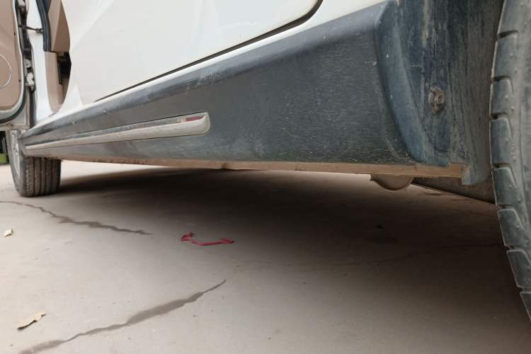 Used Wuling Hongguang 2014 1.5L S Automatic Comfort Edition Left Side Sill