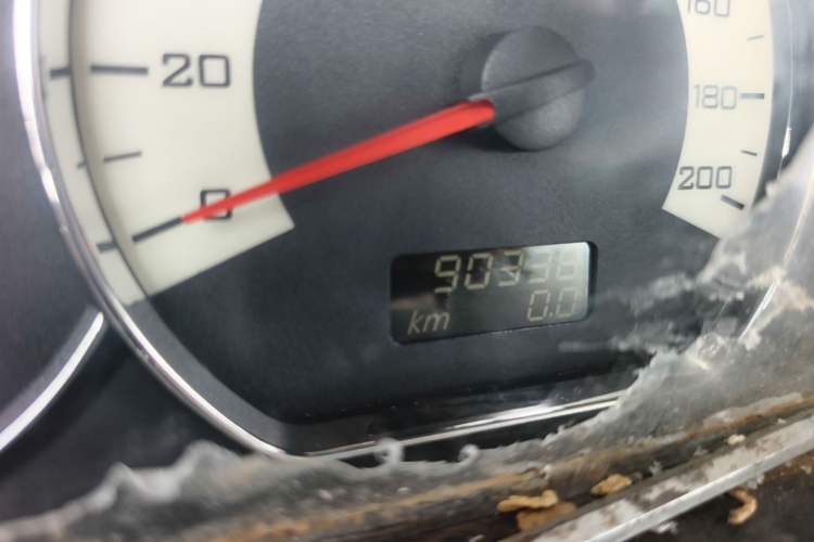 Used Wuling Hongguang 2014 1.5L S Luxury Model Odometer Close Up