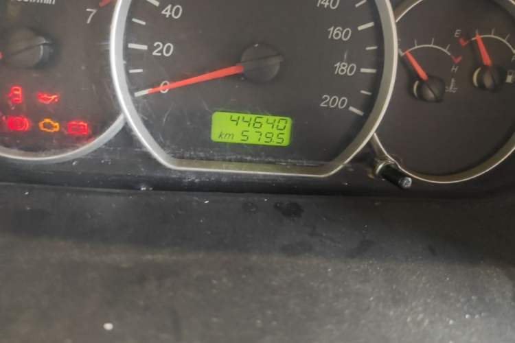 Used Wuling Hongguang 2014 1.5L S Luxury Model Odometer Close Up