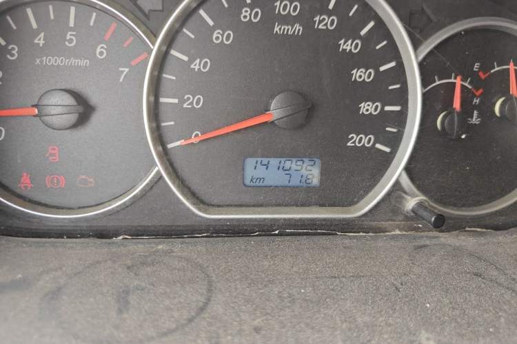 Used Wuling Hongguang 2014 1.5L S Standard Version Odometer Close Up