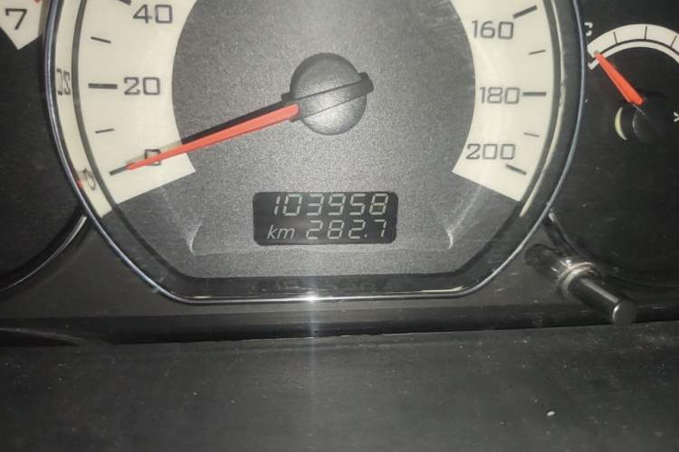 Used Wuling Hongguang 2014 1.5L S Comfort Model Odometer Close Up