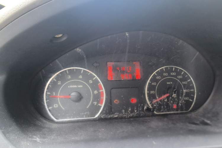 Used Wuling Hongguang 2014 1.5L Base Version Odometer Close Up