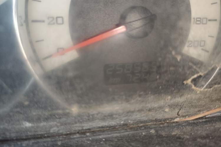 Used Wuling Hongguang 2014 1.5L S Luxury Model Odometer Close Up