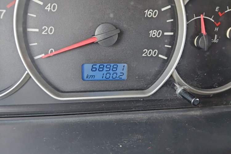 Used Wuling Hongguang 2014 1.5L S Standard Version Odometer Close Up