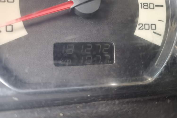 Used Wuling Hongguang 2014 1.5L S Standard Version Odometer Close Up