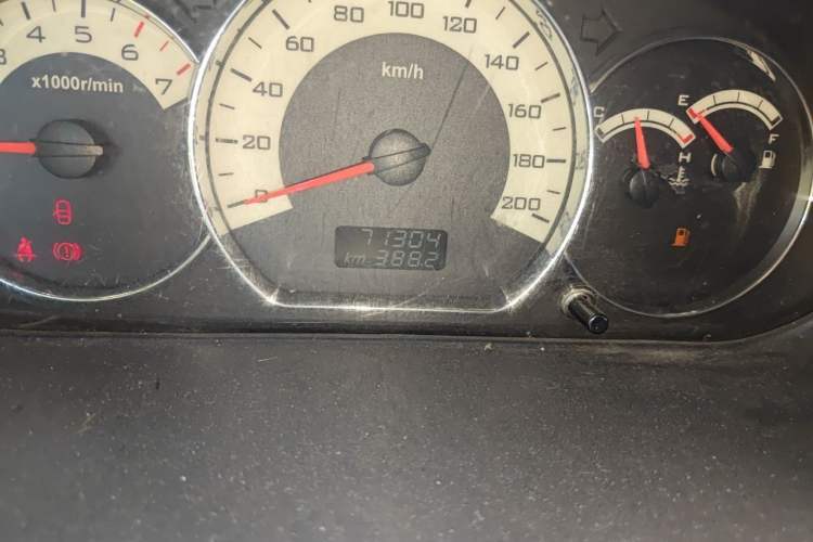 Used Wuling Hongguang 2014 1.5L S Comfort Model Odometer Close Up