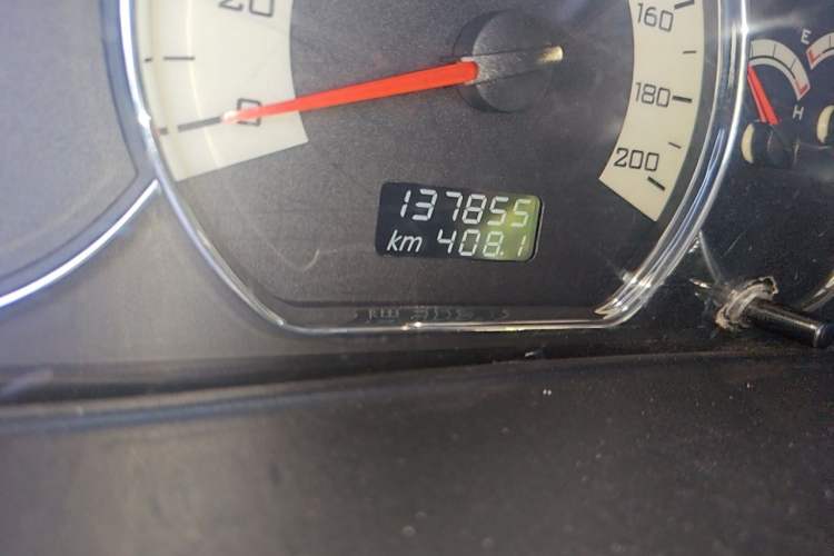 Used Wuling Hongguang 2014 1.5L S Comfort Model Odometer Close Up
