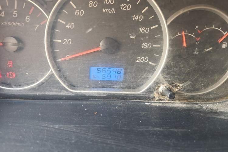 Used Wuling Hongguang 2014 1.5L S Standard Version Odometer Close Up