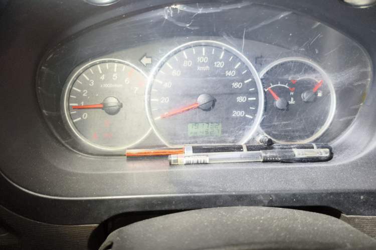 Used Wuling Hongguang 2014 1.5L S Standard Version Odometer Close Up