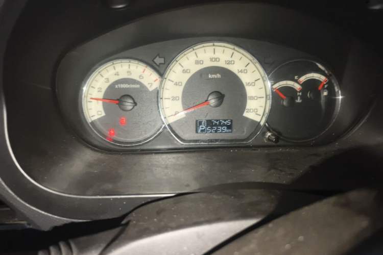 Used Wuling Hongguang 2014 1.5L S Automatic Luxury Model Odometer Close Up