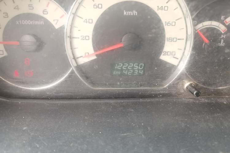Used Wuling Hongguang 2014 1.5L S Comfort Model Odometer Close Up