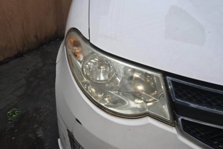 Used Wuling Hongguang 2014 1.5L S Standard Version Right Front Headlight