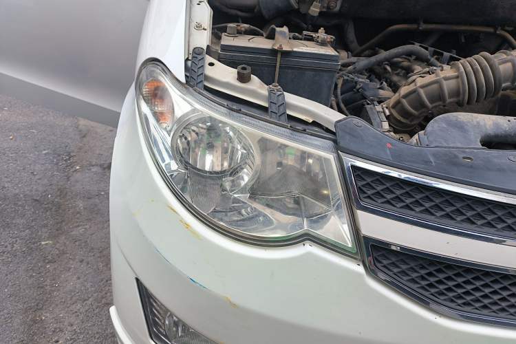 Used Wuling Hongguang 2014 1.5L S Standard Version Right Front Headlight