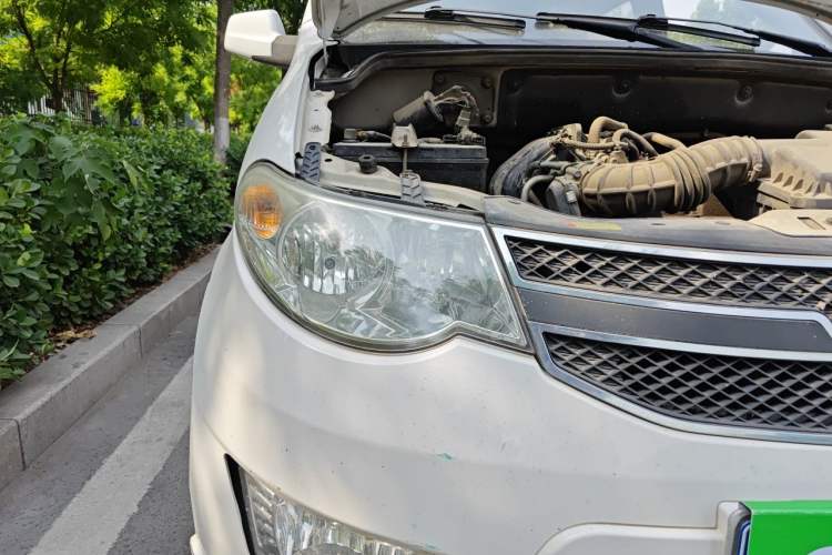 Used Wuling Hongguang 2014 1.2L S Standard Version China IV Standard Right Front Headlight