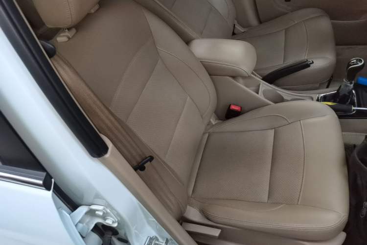 Used Wuling Hongguang 2014 1.5L S Luxury Model Right Front Seat