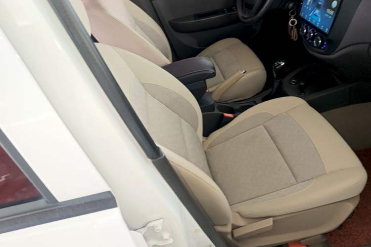 Used Wuling Hongguang 2014 1.5L S Standard Version Right Front Seat