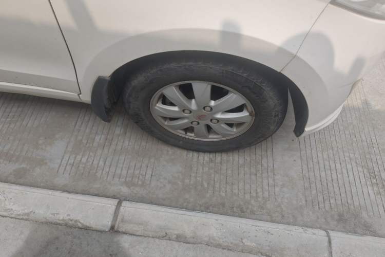 Used Wuling Hongguang 2014 1.5L S Standard Version Right Front Wheel Hub