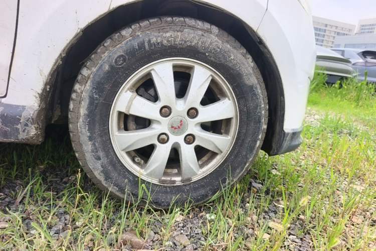 Used Wuling Hongguang 2014 1.5L S Luxury Model Right Front Wheel Hub