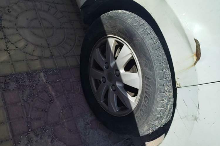 Used Wuling Hongguang 2014 1.5L S Standard Version Right Front Wheel Hub