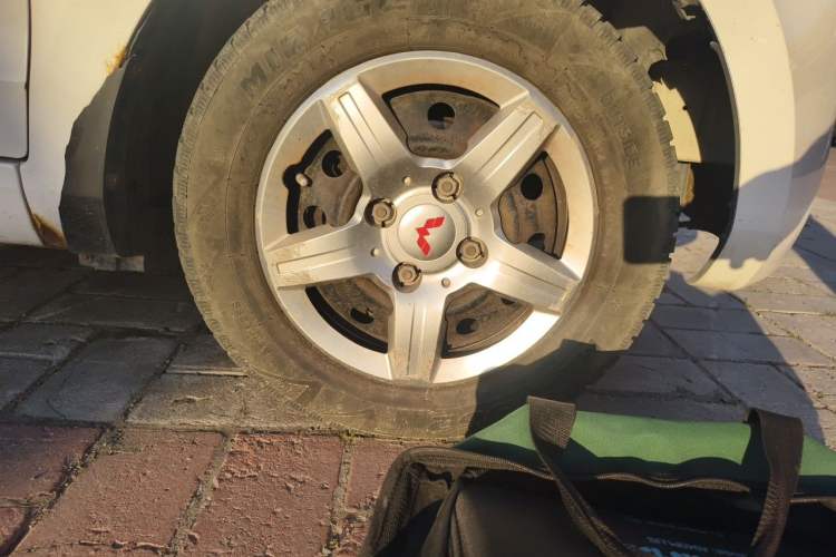 Used Wuling Hongguang 2014 1.2L Base Model China IV Right Front Wheel Hub