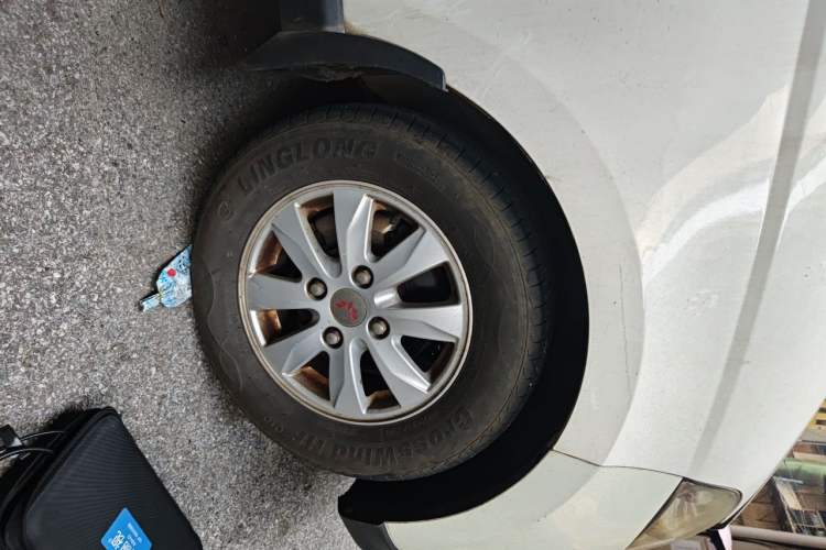 Used Wuling Hongguang 2014 1.2L S Standard Version China IV Standard Right Front Wheel Hub