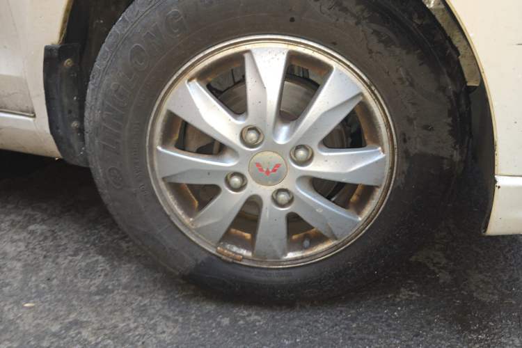 Used Wuling Hongguang 2014 1.5L S Standard Version Right Front Wheel Hub