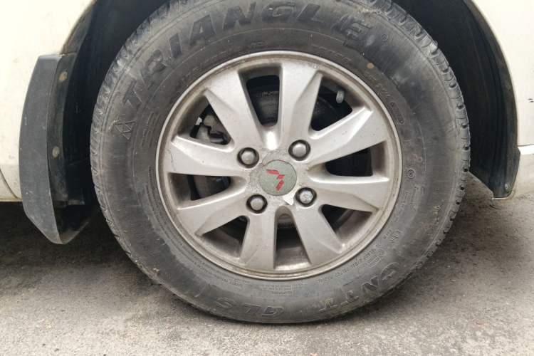 Used Wuling Hongguang 2014 1.5L S Standard Version Right Front Wheel Hub