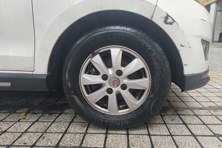 Used Wuling Hongguang 2014 1.5L S Comfort Model Right Front Wheel Hub