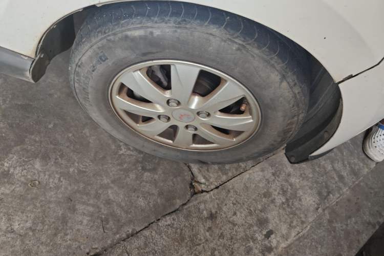 Used Wuling Hongguang 2014 1.2L S Comfort Model China IV Right Front Wheel Hub