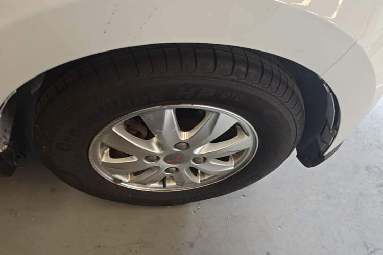 Used Wuling Hongguang 2014 1.5L S Comfort Model Right Front Wheel Hub