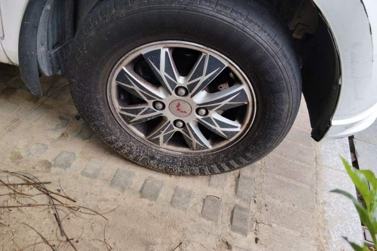 Used Wuling Hongguang 2014 1.5L S Standard Version Right Front Wheel Hub