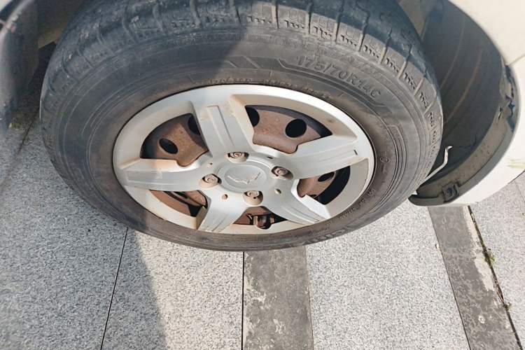 Used Wuling Hongguang 2014 1.5L Base Version Right Front Wheel Hub