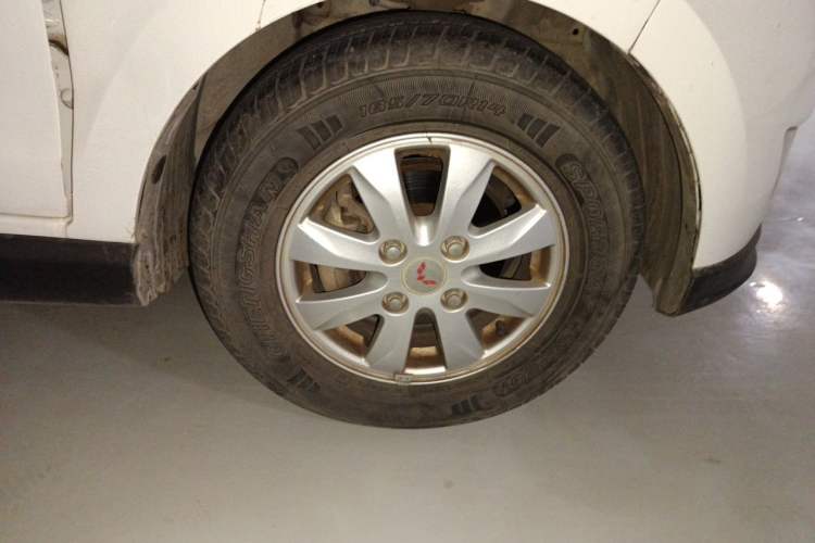 Used Wuling Hongguang 2014 1.2L S Comfort Model China IV Right Front Wheel Hub