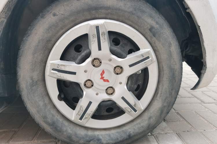 Used Wuling Hongguang 2014 1.2L Base Model China IV Right Front Wheel Hub