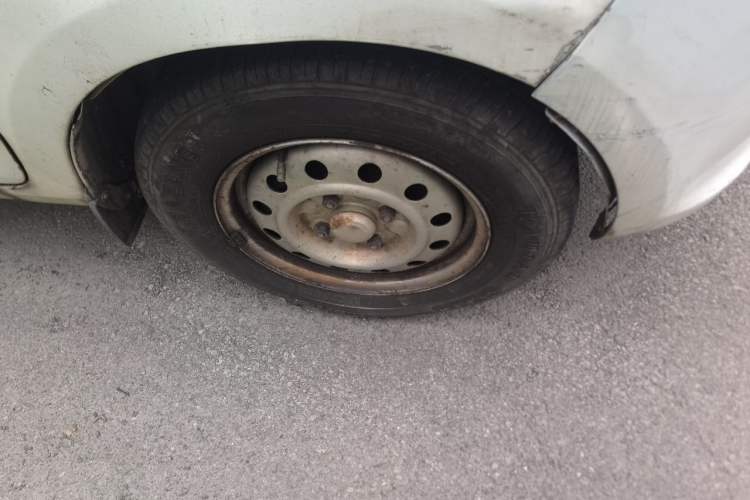 Used Wuling Hongguang 2014 1.5L Base Version Right Front Wheel Hub