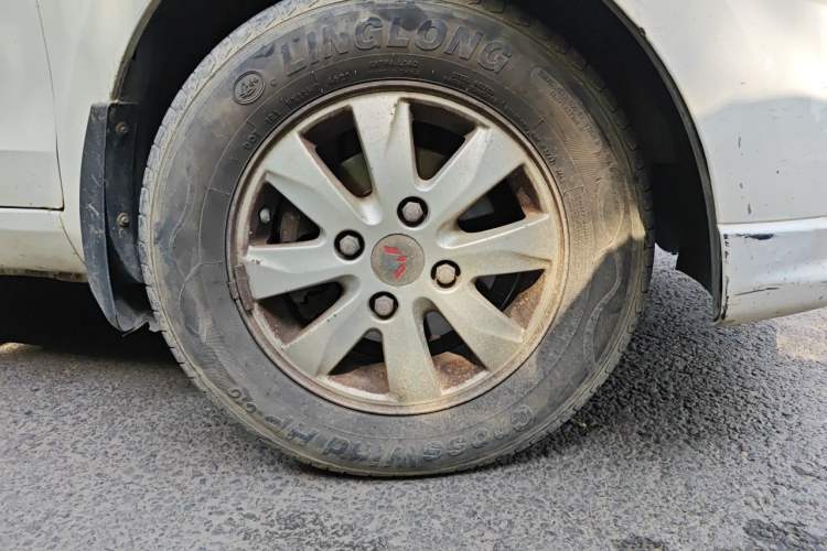 Used Wuling Hongguang 2014 1.2L S Standard Version China IV Standard Right Front Wheel Hub