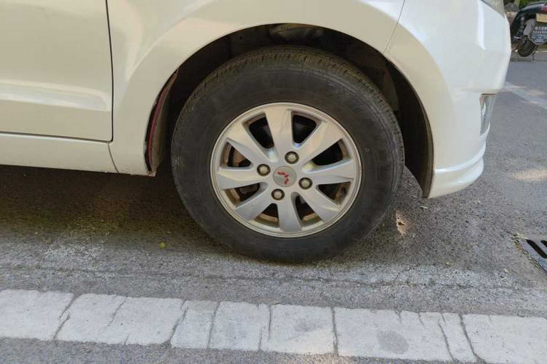 Used Wuling Hongguang 2014 1.5L S Standard Version Right Front Wheel Hub