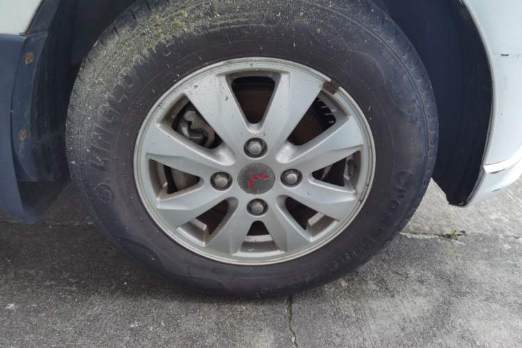 Used Wuling Hongguang 2014 1.5L S Standard Version Right Front Wheel Hub