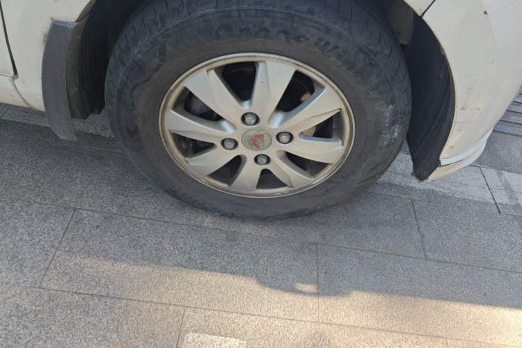 Used Wuling Hongguang 2014 1.5L S Standard Version Right Front Wheel Hub