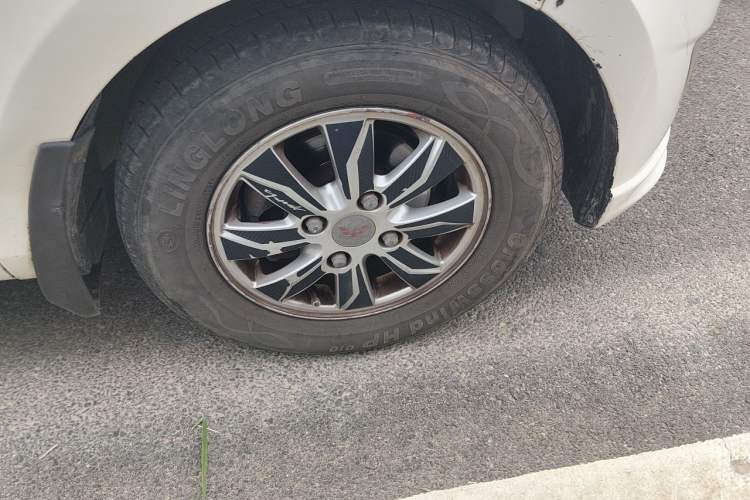 Used Wuling Hongguang 2014 1.5L S Standard Version Right Front Wheel Hub
