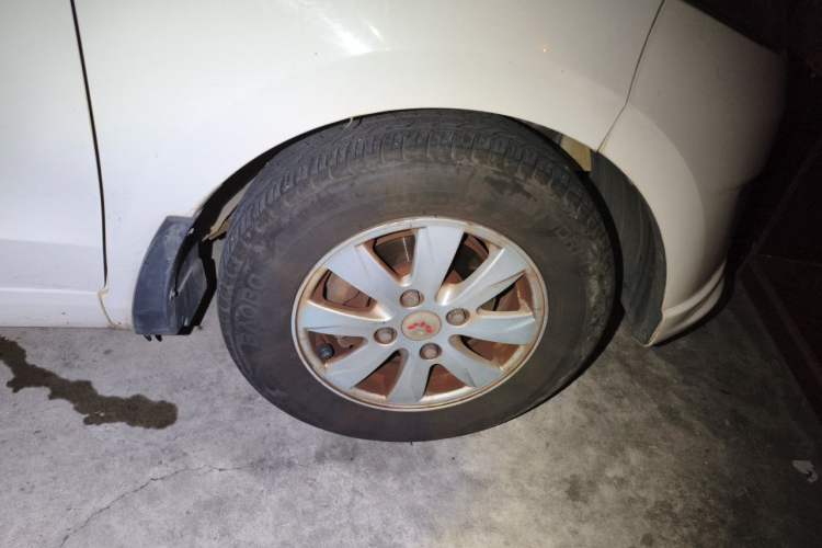 Used Wuling Hongguang 2014 1.5L S Standard Version Right Front Wheel Hub