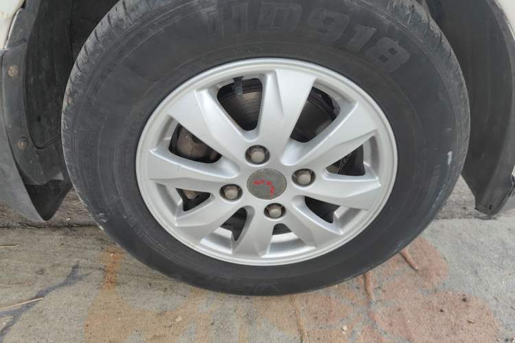 Used Wuling Hongguang 2014 1.5L S Standard Version Right Front Wheel Hub