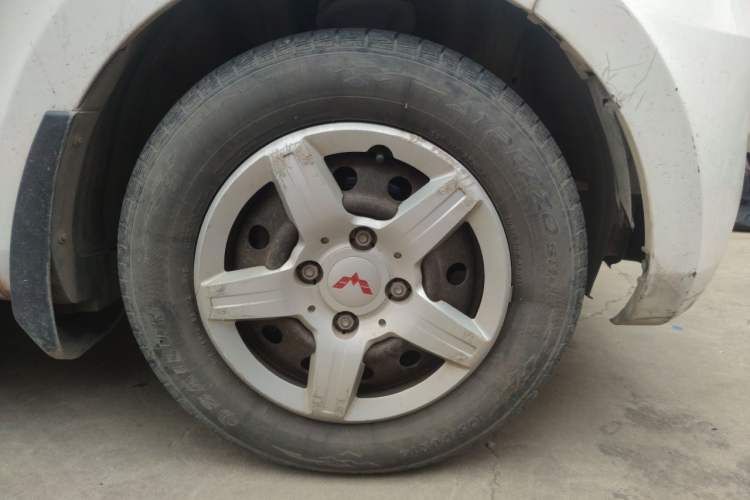 Used Wuling Hongguang 2014 1.5L Base Version Right Front Wheel Hub