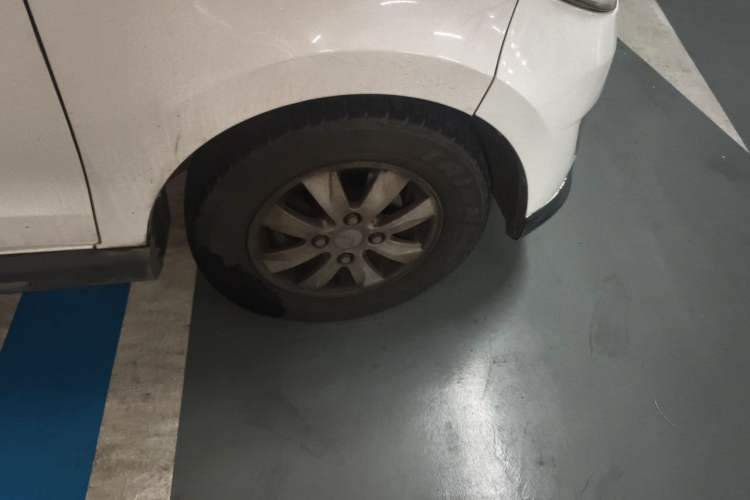 Used Wuling Hongguang 2014 1.5L S Automatic Luxury Model Right Front Wheel Hub
